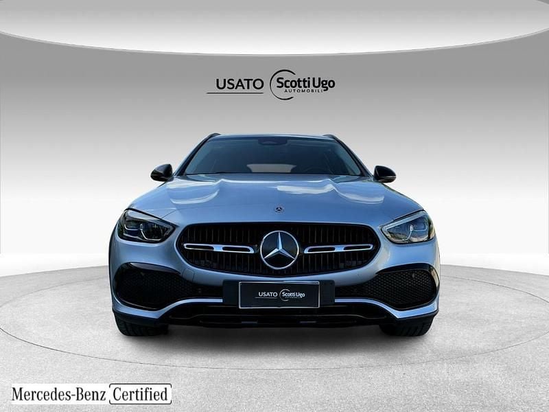 Usata Mercedes 220 Premium 200 CV (147 kW) 2022 Argento metallizzato Station wagon