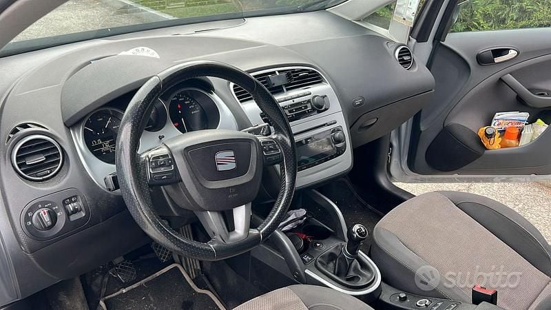 Usata Seat Altea XL 102 CV (75 kW) 2010 Grigio Monovolume