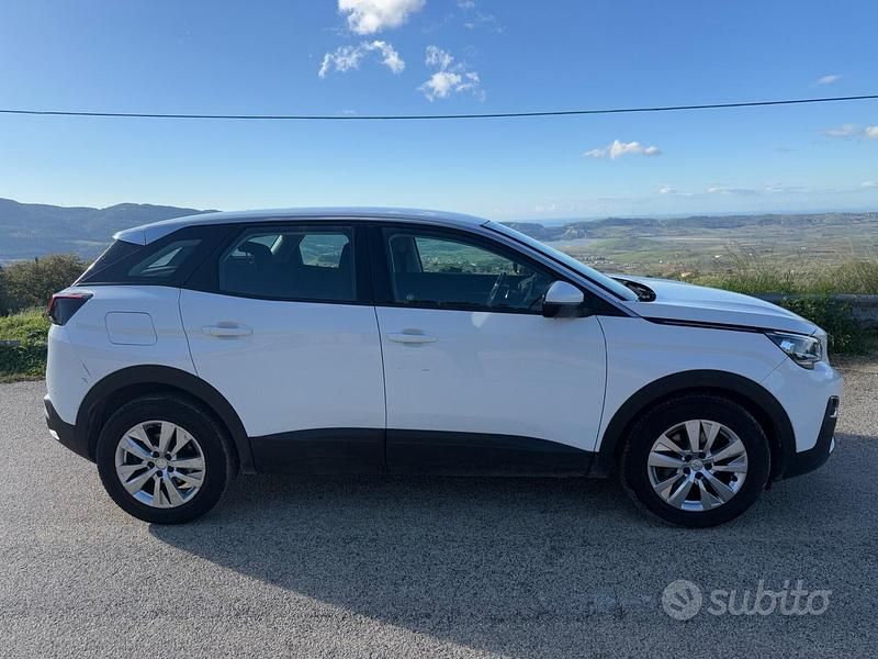 Usata Peugeot 3008 Allure 131 CV (96 kW) 2019 Bianco SUV