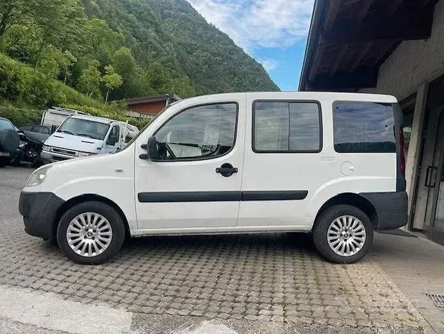 Usata Fiat Doblò 105 CV (77 kW) 2006 Bianco Monovolume