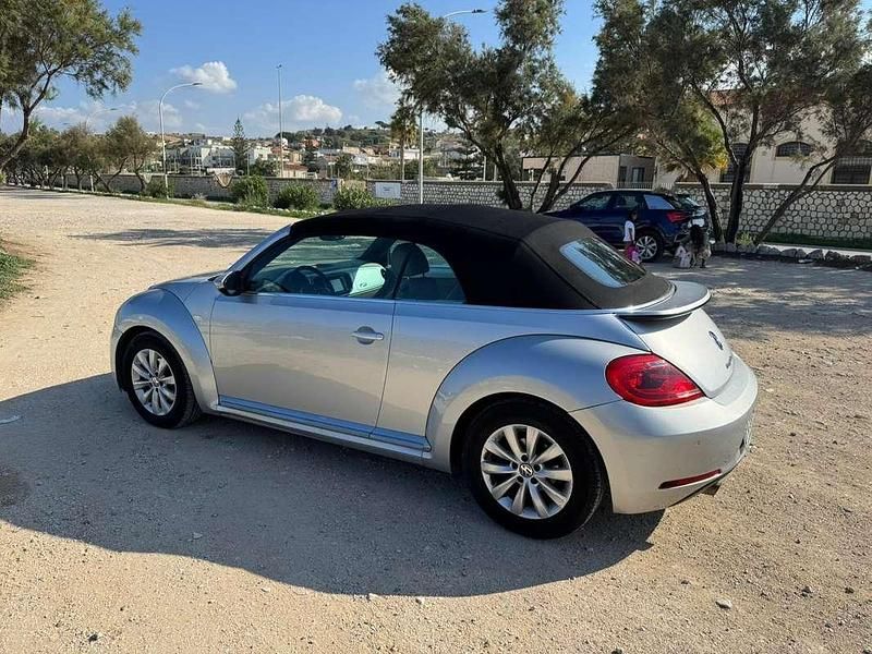 Usata VW Beetle Cabriolet Design 110 CV (80 kW) 2015 Argento Cabrio