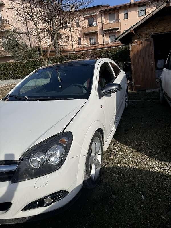Usata 2006 Opel Astra GTC Enjoy Berlina | 1500 € (Buon prezzo) - Immagine 1/4