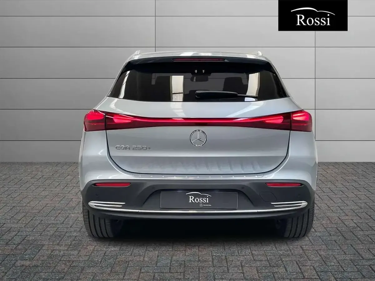 Nuova Mercedes EQA250+ 139 kW (190 CV) 2026 Argento hightech SUV