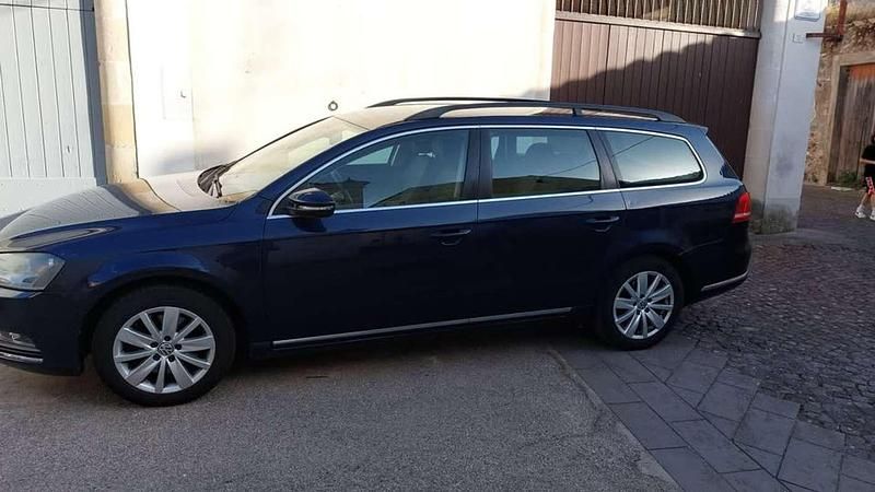 Usata VW Passat 105 CV (77 kW) 2012 Blu/azzurro Station wagon