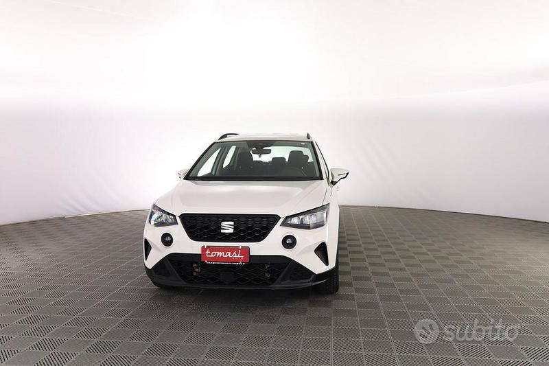 Bianco(met.) Usata 2022 Seat Arona Reference SUV | 15.490 € (Buon prezzo) - Immagine 1/4