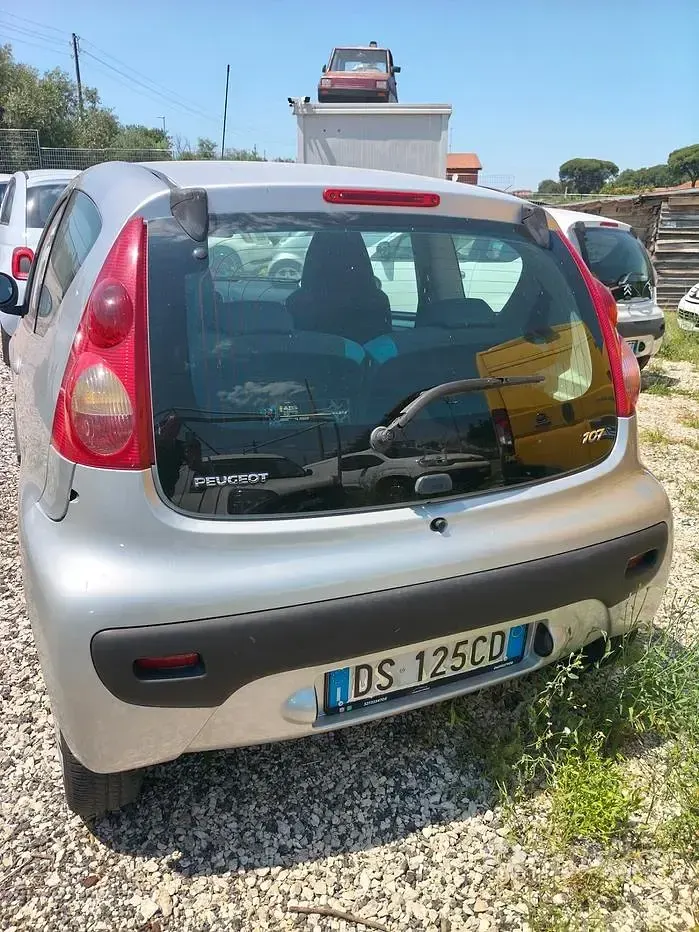 Usata Peugeot 107 68 CV (50 kW) 2008 Grigio Utilitaria