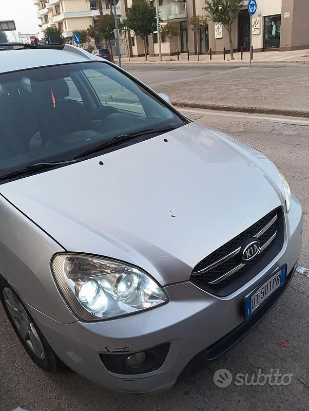 Usata Kia Carens 140 CV (102 kW) 2008 Grigio Monovolume