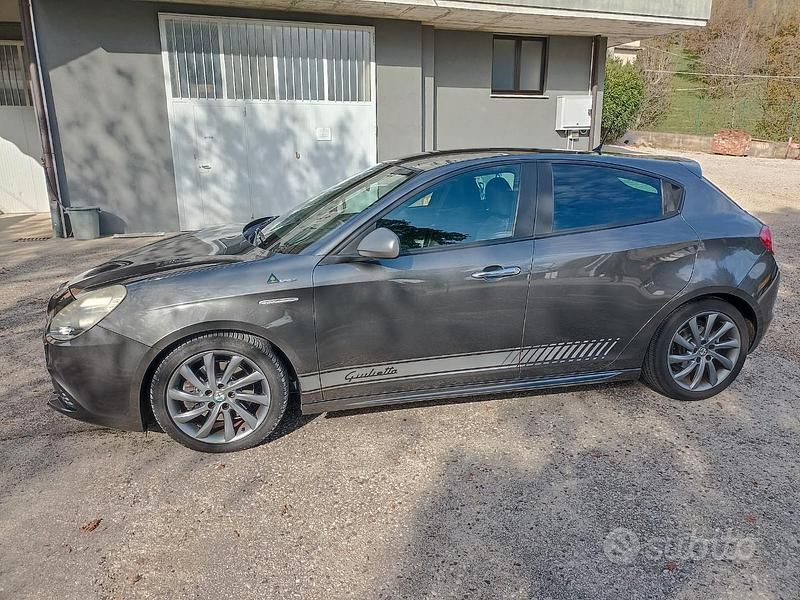 Usata Alfa Romeo Giulietta 82 CV (60 kW) 2013 Grigio Berlina
