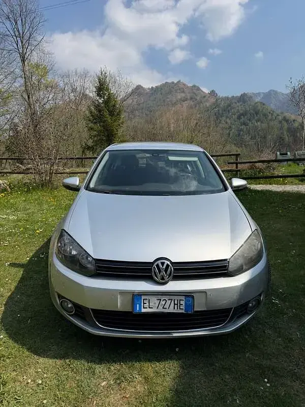 Usata VW Golf VII Comfortline 105 CV (77 kW) 2012 Argento Berlina