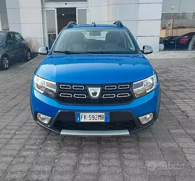 Usata Dacia Sandero Stepway 90 CV (66 kW) 2017 Blu Berlina