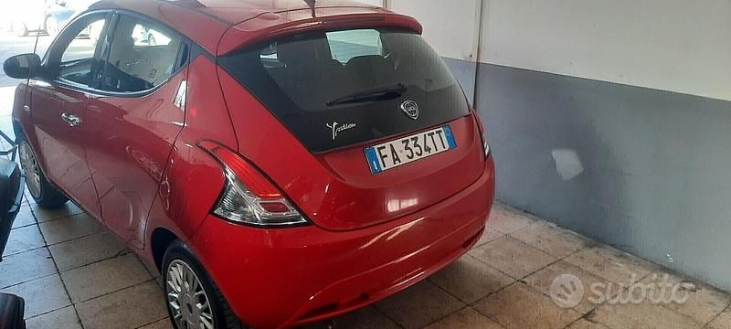 Usata Lancia Ypsilon 69 CV (50 kW) 2015 Rosso Utilitaria