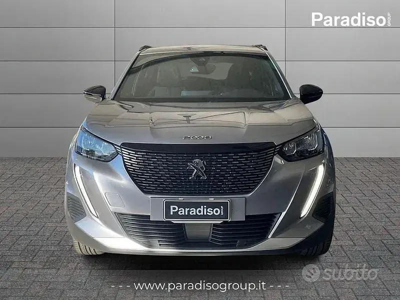 Usata Peugeot 2008 Allure 100 CV (73 kW) 2023 Grigio SUV