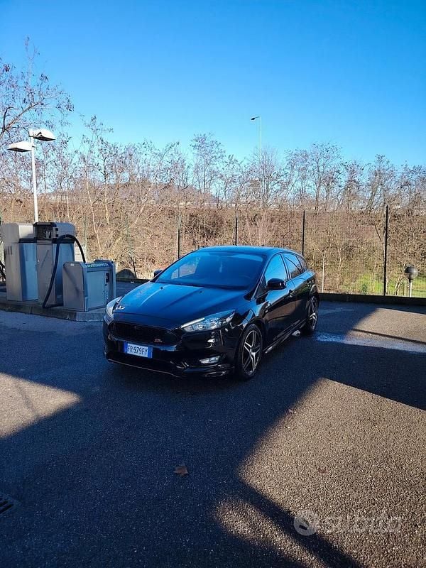 Nero Usata 2018 Ford Focus ST-Line Tre volumi | 9500 € (Super prezzo) - Immagine 1/4