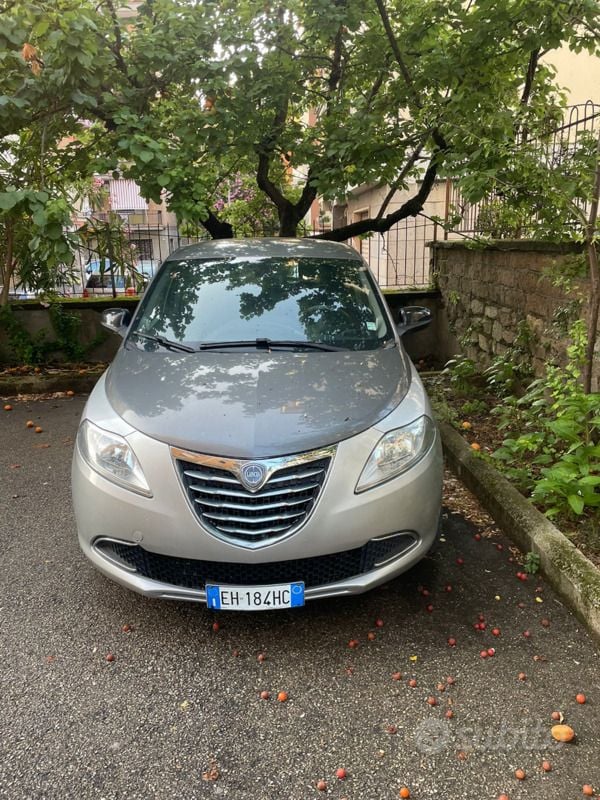 Usata Lancia Ypsilon 2012 Grigio Utilitaria