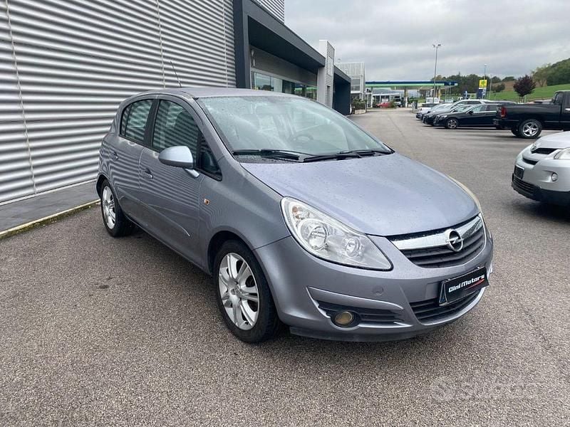 Usata Opel Corsa Cosmo 90 CV (66 kW) 2007 Bianco Berlina