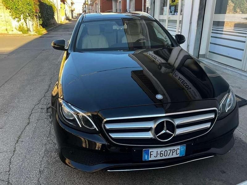 Usata Mercedes E220 194 CV (142 kW) 2017 Nero Station wagon