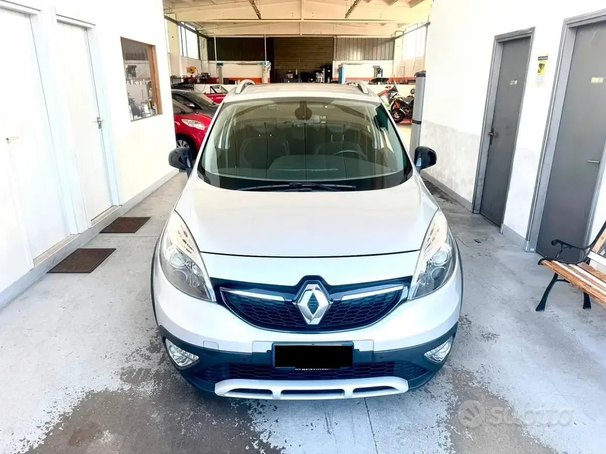 Usata Renault Scénic III XMOD 110 CV (80 kW) 2013 Grigio Monovolume