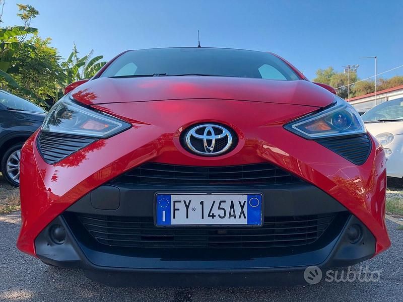 Rosso Usata 2019 Toyota Aygo Cool Due volumi | 10.900 € (Molto cara) - Immagine 1/4