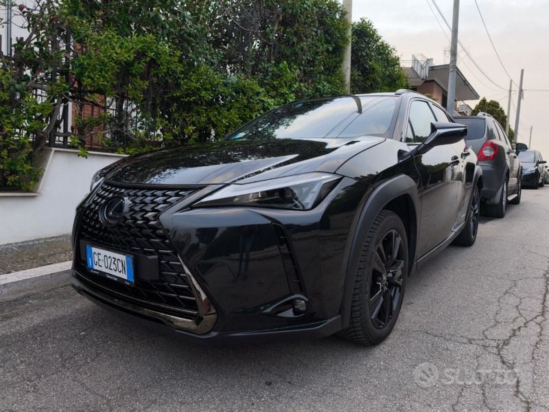 Usata Lexus UX 250h 180 CV (132 kW) 2021 Nero SUV