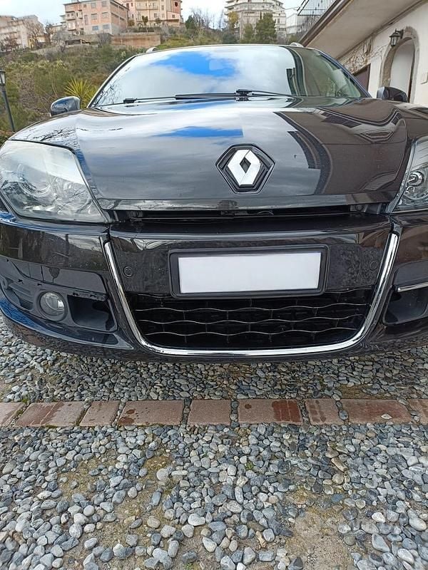 Usata Renault Laguna III 110 CV (80 kW) 2012 Nero Station wagon
