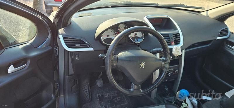 Usata Peugeot 207 70 CV (51 kW) 2011 Grigio Berlina