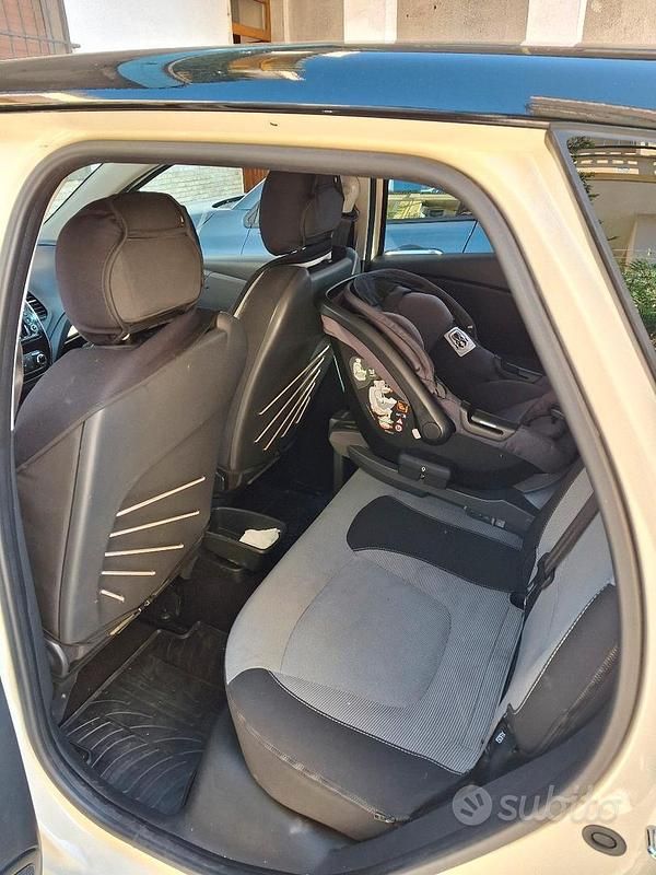 Usata Renault Captur 90 CV (66 kW) 2014 Bianco SUV