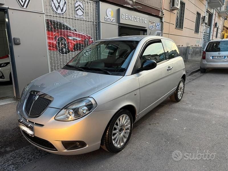 Usata Lancia Ypsilon 69 CV (50 kW) 2012 Grigio Utilitaria