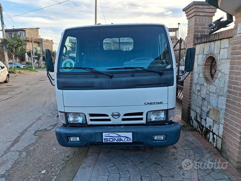 Usata Nissan Cabstar 125 CV (91 kW) 2005 Bianco Pick-up