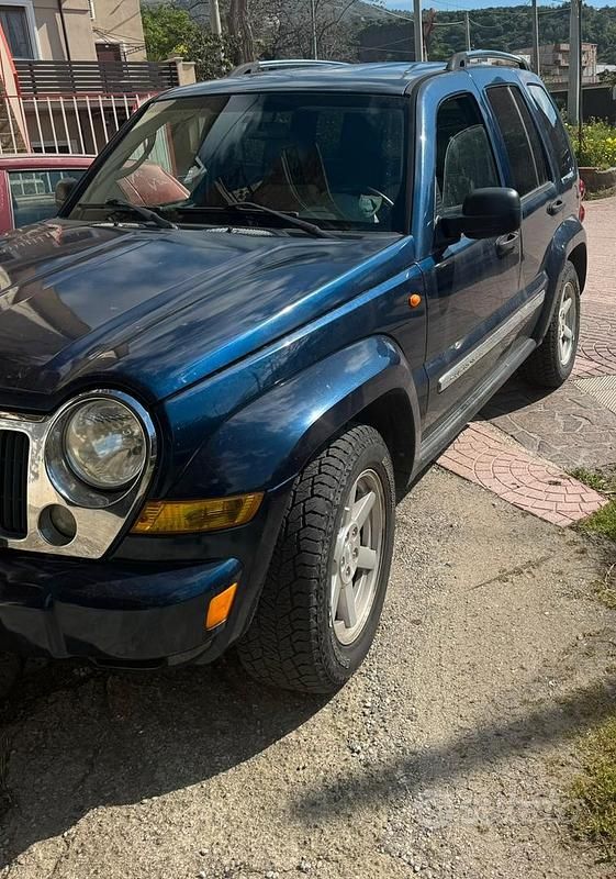Usata Jeep Cherokee 163 CV (119 kW) 2005 Blu SUV