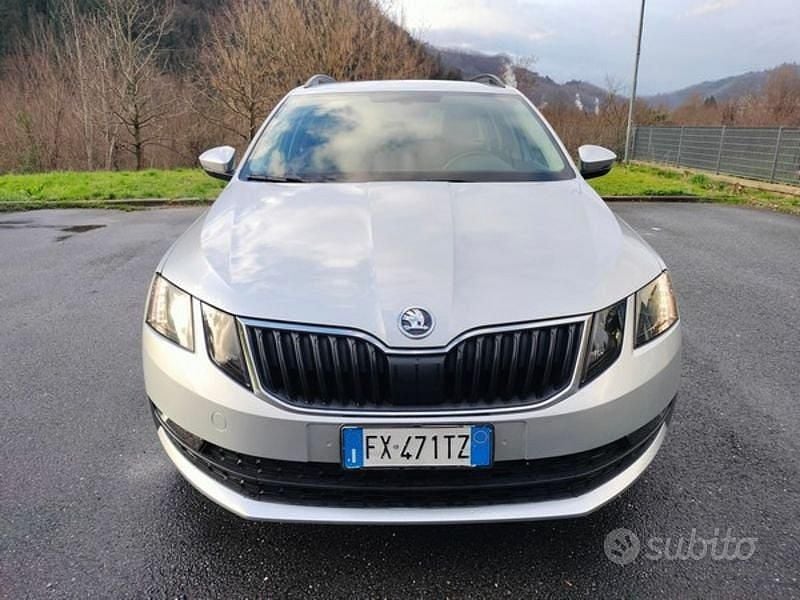 Usata Skoda Octavia Executive 116 CV (85 kW) 2019 Argento Station wagon