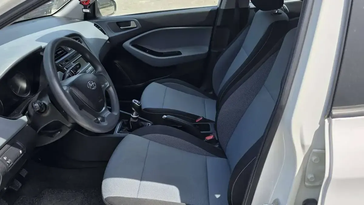Usata Hyundai i20 Blackline 75 CV (55 kW) 2018 Bianco Utilitaria