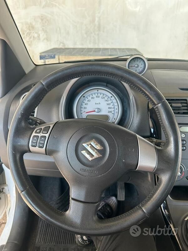 Usata Suzuki Splash 94 CV (69 kW) 2013 Bianco Utilitaria