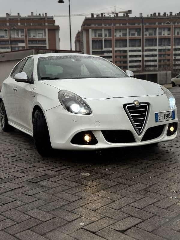 Usata Alfa Romeo Giulietta Quadrifoglio Verde 235 CV (172 kW) 2011 Bianco Utilitaria