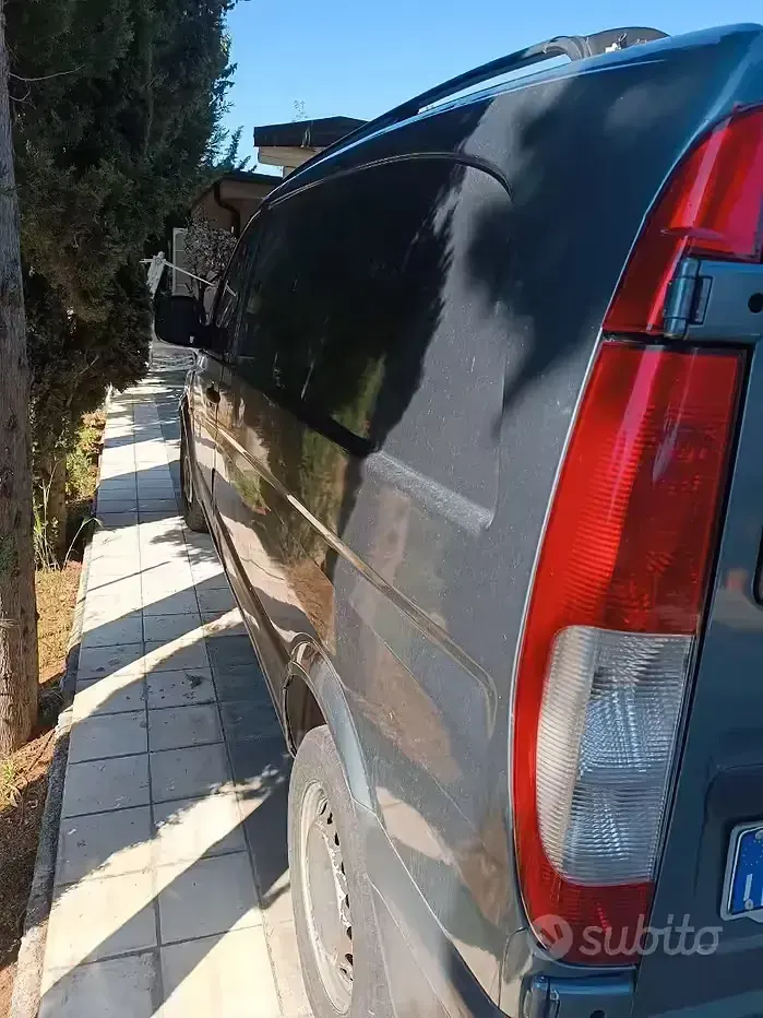 Usata Mercedes Vito 150 CV (110 kW) 2004 Grigio
