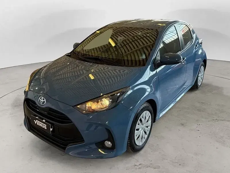 Usata Toyota Yaris Hybrid Trend 116 CV (85 kW) 2021 Blu Utilitaria