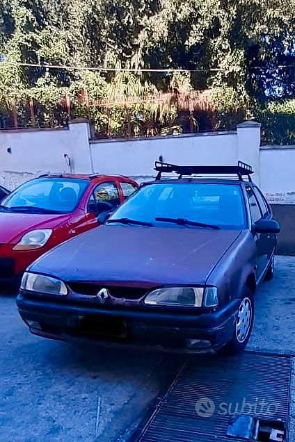 Rosso Usata 1993 Renault 19 Tre volumi | 950 € - Immagine 1/4