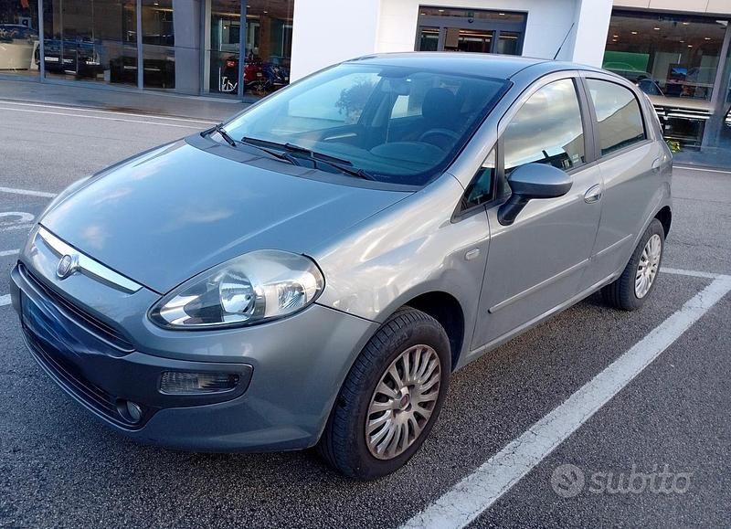 Usata Fiat Grande Punto 69 CV (50 kW) 2010 Grigio Utilitaria
