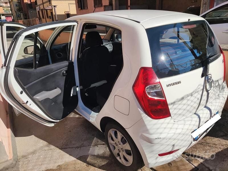 Usata Hyundai i10 69 CV (50 kW) 2011 Bianco Utilitaria