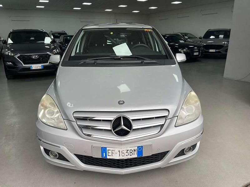Usata Mercedes B180 116 CV (85 kW) 2010 Argento Monovolume