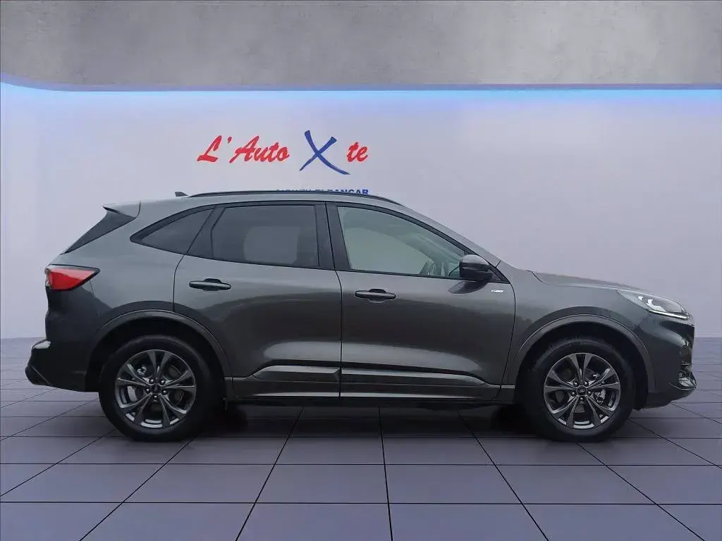Usata Ford Kuga ST-Line X 225 CV (165 kW) 2022 Grigio metallizzato SUV