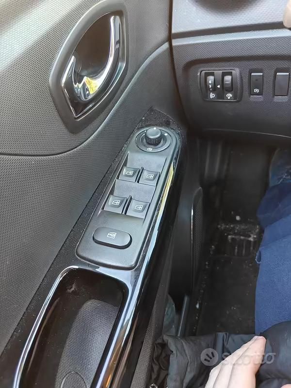 Usata Renault Captur 110 CV (80 kW) 2015 Grigio SUV