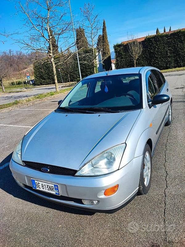 Usata Ford Focus 100 CV (73 kW) 1999 Grigio Berlina