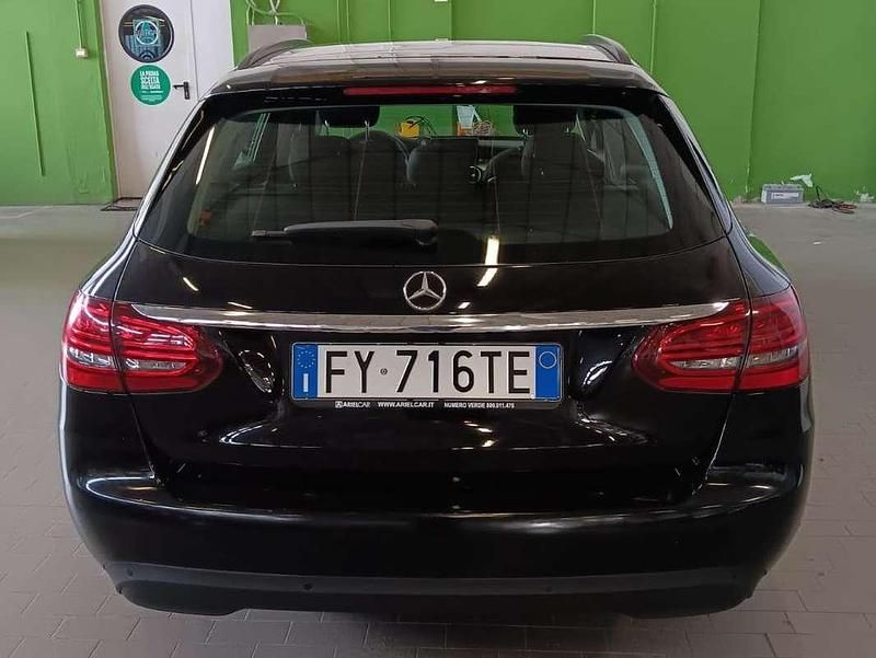 Usata Mercedes C180 Business 122 CV (89 kW) 2019 Nero Station wagon