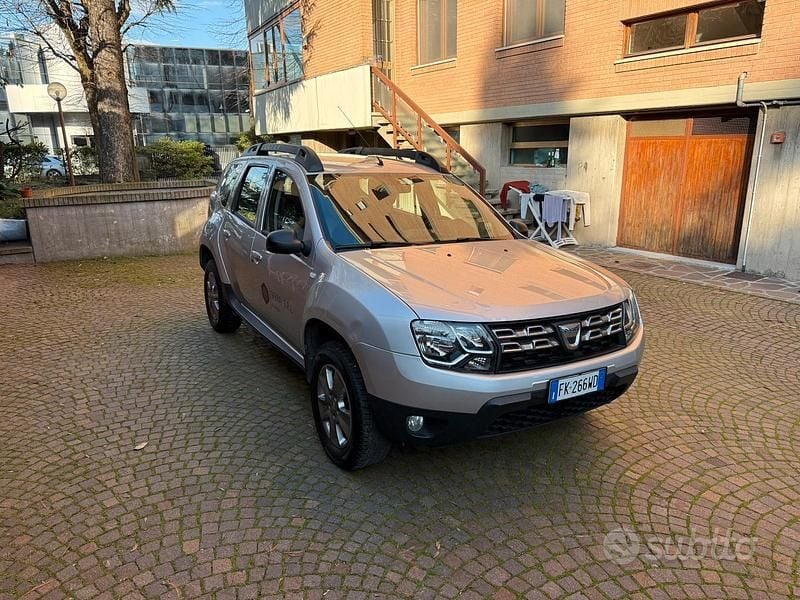 Grigio Usata 2017 Dacia Duster Tre volumi | 8800 € (Ottimo prezzo) - Immagine 1/4