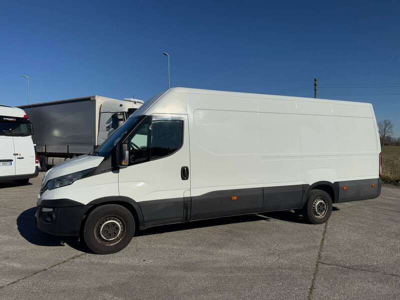 Usata Iveco Daily 136 CV (100 kW) 2018 Bianco Furgone