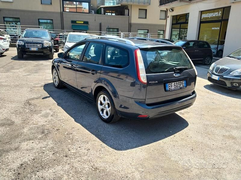 Usata Ford Focus Titanium 115 CV (84 kW) 2011 Grigio Station wagon