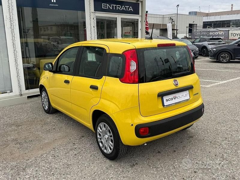 Nuova Fiat Panda Icon 70 CV (51 kW) 2025 Giallo Berlina