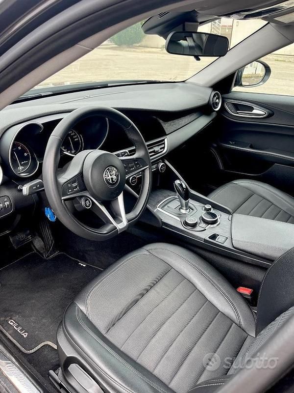 Usata Alfa Romeo Giulia 160 CV (117 kW) 2019 Nero Berlina