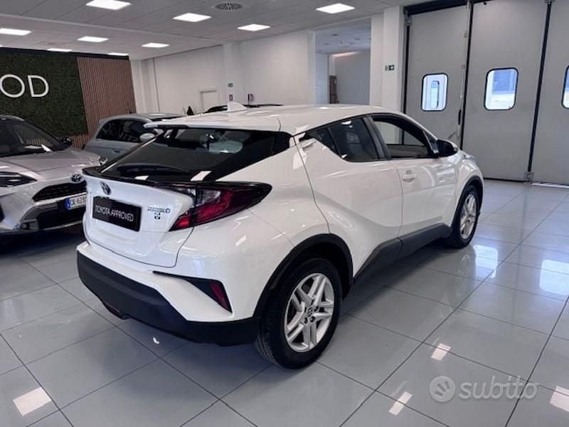 Usata Toyota C-HR Active 122 CV (89 kW) 2022 Bianco SUV