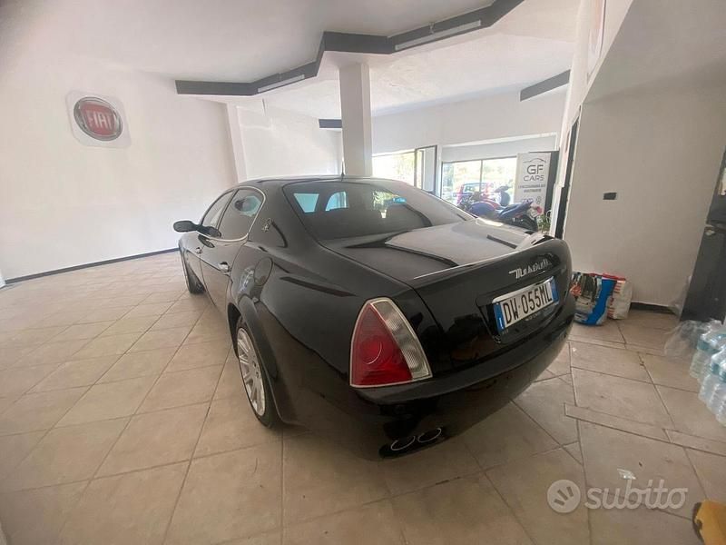Begagnad Maserati Quattroporte 400 HK (294 kW) 2009 Svart Sedan